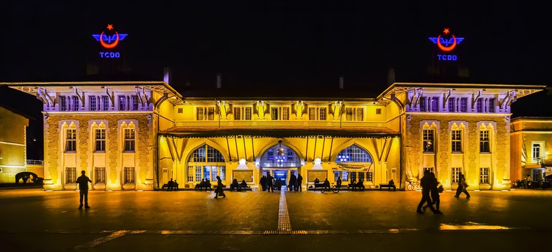 building exterior, government, adana, motion, lighting equipment, incidental people, illuminated, gari, women, crowd, built structure, architecture, group of people