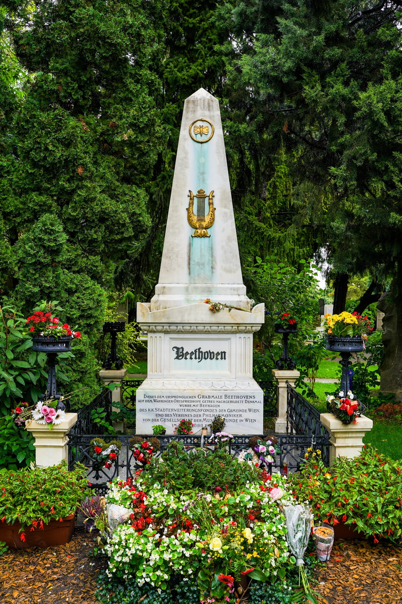 vienna, built structure, grave, growth, no people, architecture, tomb, faith, atmospheric, angel, sculpture, human representation, pray, clown, belief