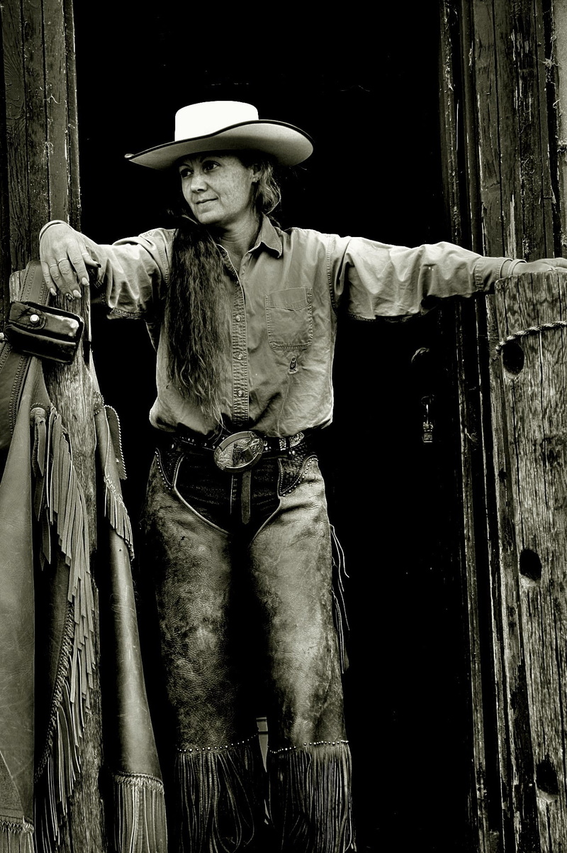 mid adult, music, cowboy hat, photo, women, outfit, actor, movie, hat, two, one person, theater, front view, war, cowboy, leisure activity, clothing, cowgirl