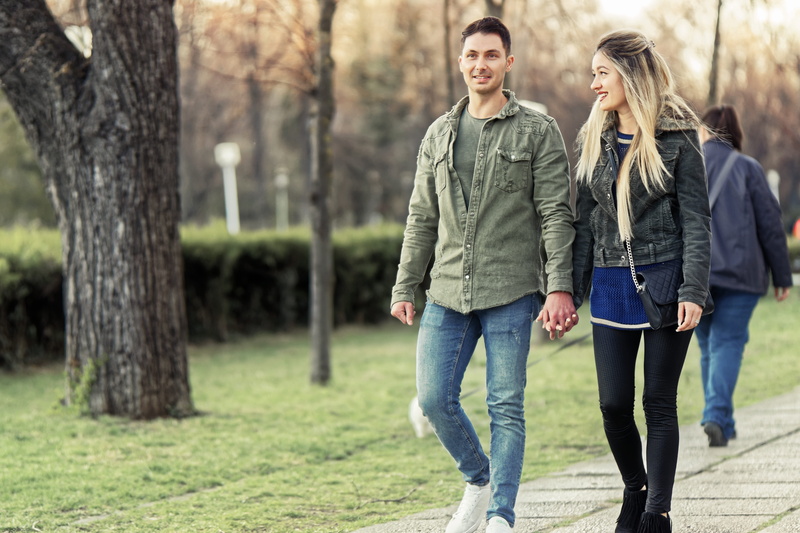 plant, young adult, woman, pair, couple, romantic, park, 5K, romance, man, men, walk, walking, young people, happiness, young men, young women, casual clothing