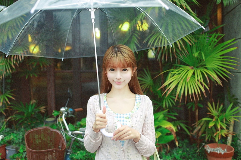 one person, happiness, waist up, beautiful woman, smiling, Korean, bangs, Yurisa Chan, innocence, front view, women, model, real people, plant, casual clothing