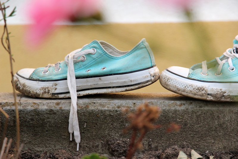 white, sneakers, teal, water, absence, shoes, dirty, sport, low, compatibility, two objects, nautical vessel, day, nature, outdoors, old, 5K, gray, shoe