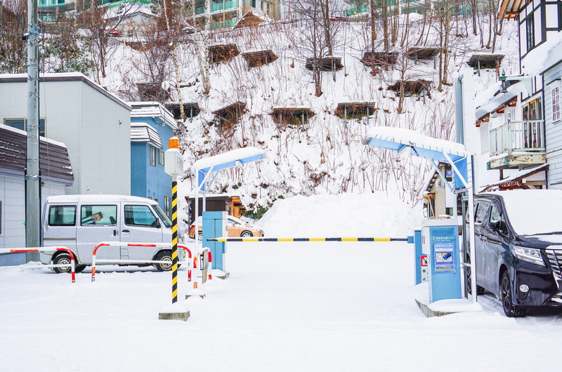 frozen, architecture, vehicles, cold temperature, snowing, parking, snow, color, transportation, city, 5K, view, building exterior, nature, otaru, winter