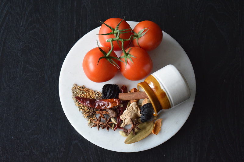 mace, spicy, cinnamon, meal, vine tomato, tomato, serving size, aroma, cardamom, fruit, no people, ready-to-eat, close-up, curry, bowl, kitchen, star anise