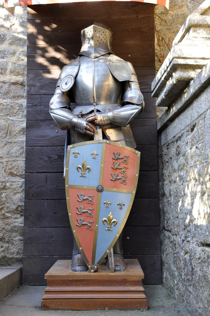 building exterior, architecture, warrior, armor, security, sword, ancient, Statue, representation, knight - Person, weapon, no people, craft, medieval