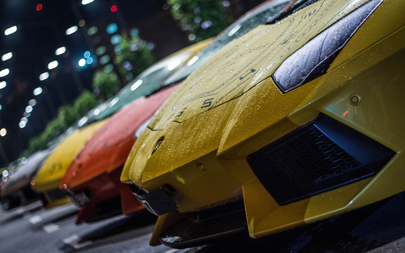 communication, close-up, 720P, city, rain, wood - material, land vehicle, Lamborghini, text, focus on foreground, yellow cars, transportation, yellow taxi