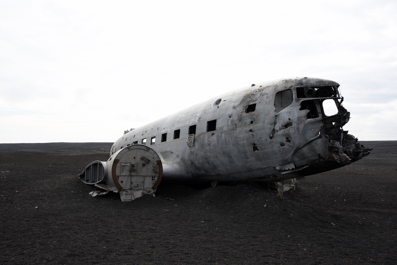 plane crash, air vehicle, grayscale, crashed, aerospace industry, outdoors, decline, travel, history, beach, wrecked, accidents and disasters, day, crash