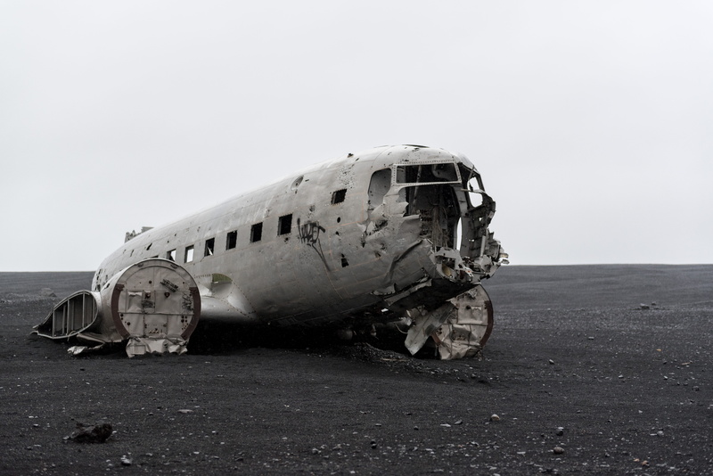 no people, cloudy, beach, airplane, wreck, navy, fog, rocks, crash, black, ground, ruined, 5K, accidents and disasters, damaged, copy space, travel, gravel