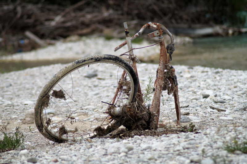 brown, day, bicycle, no people, selective focus, land, beach, nature, decline, focus on foreground, bicycles, close-up, stainless, damaged, Garbage, old