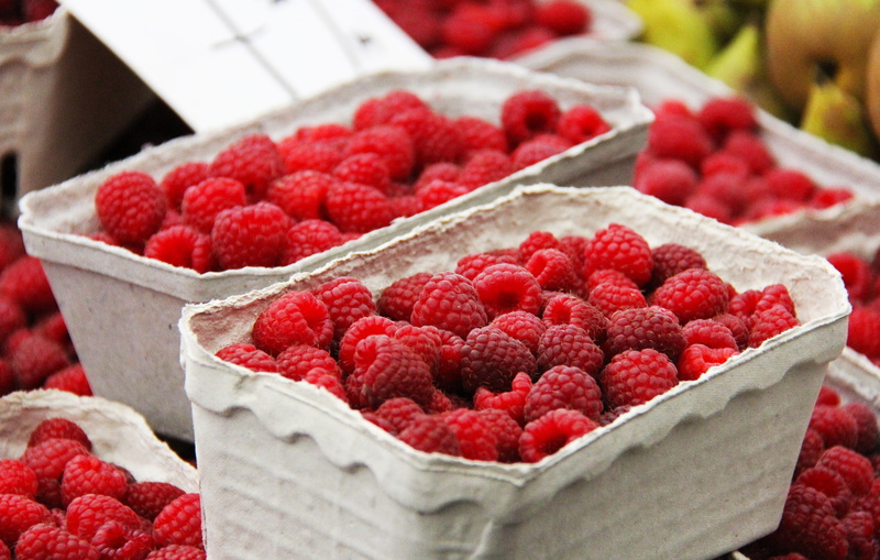 choice, food, large group of objects, berry, 2K, travel, food and drink, fruit, no people, container, tourism, raspberries, raspberry, sale, ripe, freshness
