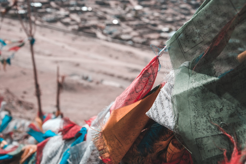 moody, flag, nature, religion, focus on foreground, clothing, flags, textile, desert, 4K, hanging, mood, nepal, dry, multi colored, spirituality, selective focus
