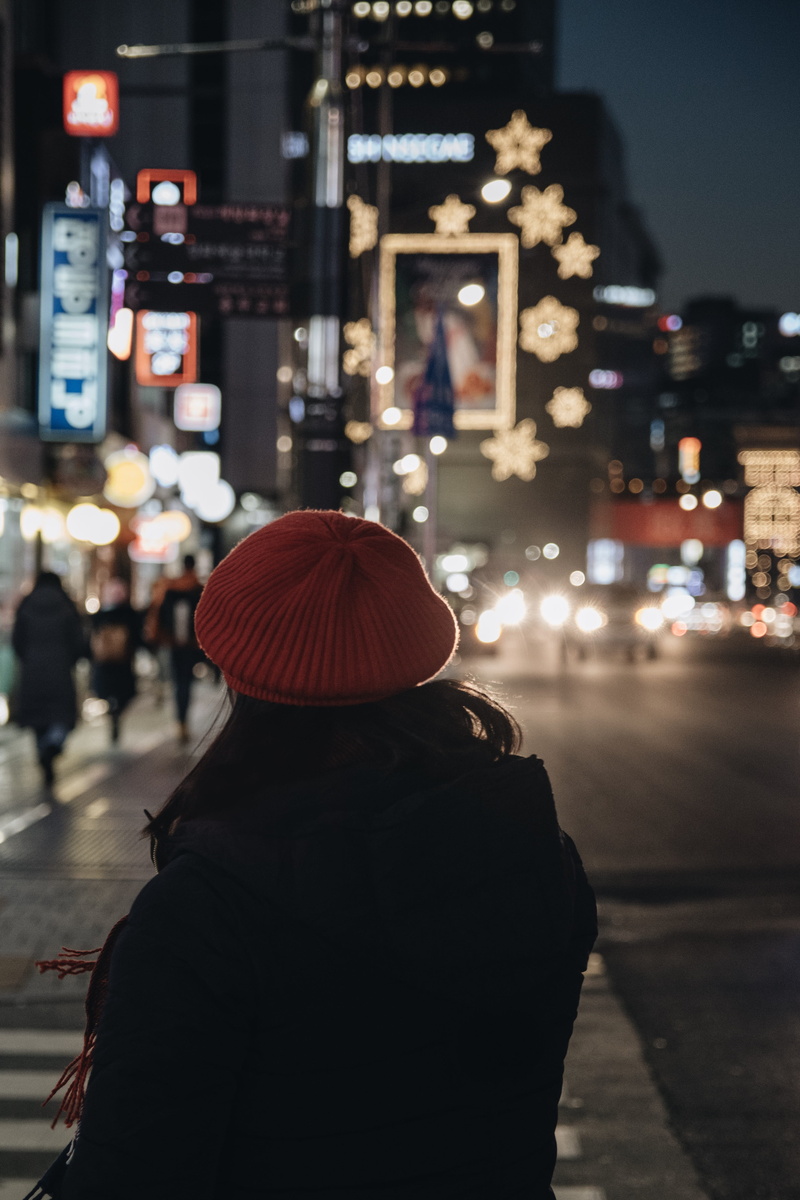 pedestrian, seoul, women, urban, 4K, focus on foreground, city, built structure, city life, iso, incidental people, woman, lifestyles, building exterior