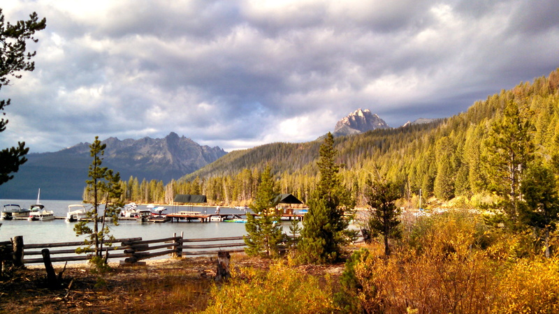 2K, plant, cloud - sky, lake, architecture, travel, mountain range, forest, redfish lake, tree, pine woodland, travel destinations, sawtooth-mountains