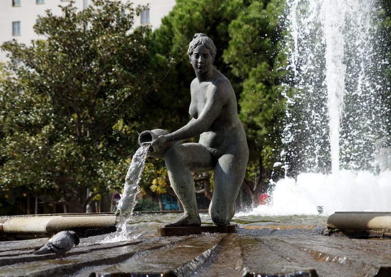 outdoors, woman, piazza di spagna, jet, 5K, architecture, craft, aquarius, girl, water, flowing, plant, sculpture, flowing water, fountain, art and craft