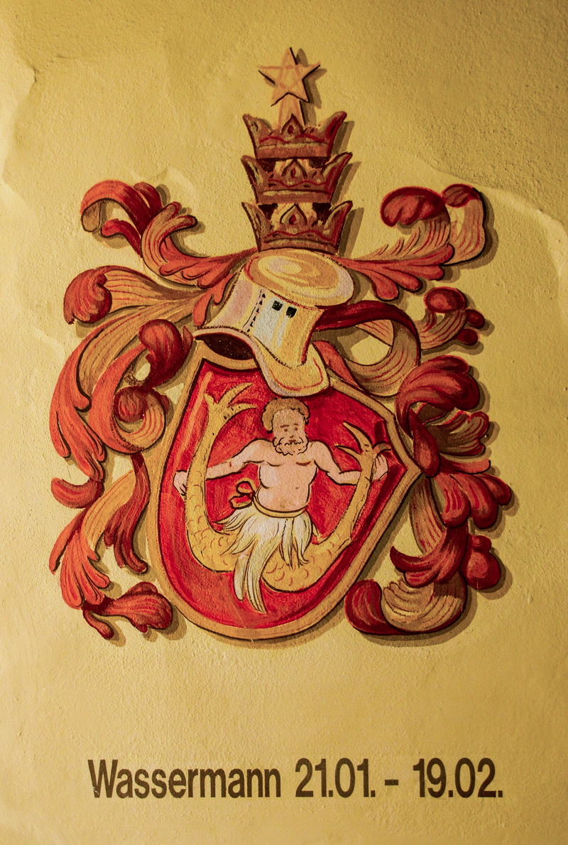 creativity, 4K, close-up, communication, yellow, wassermann, zodiac sign, red, wall, aquarius, decoration, art and craft, ornate, human representation