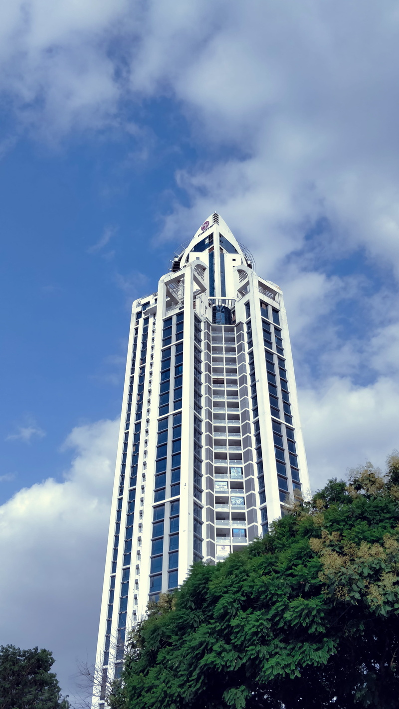 day, building, architectural, low angle view, oneplus5, outdoors, helipad, cloud - sky, office building exterior, modern, travel destinations, 4K, built structure
