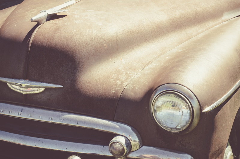automobile, symbol, retro, travel, fast, silver colored, rust, drive, land vehicle, day, vintage, luxury, automotive, motor, outdoors, model, retro styled