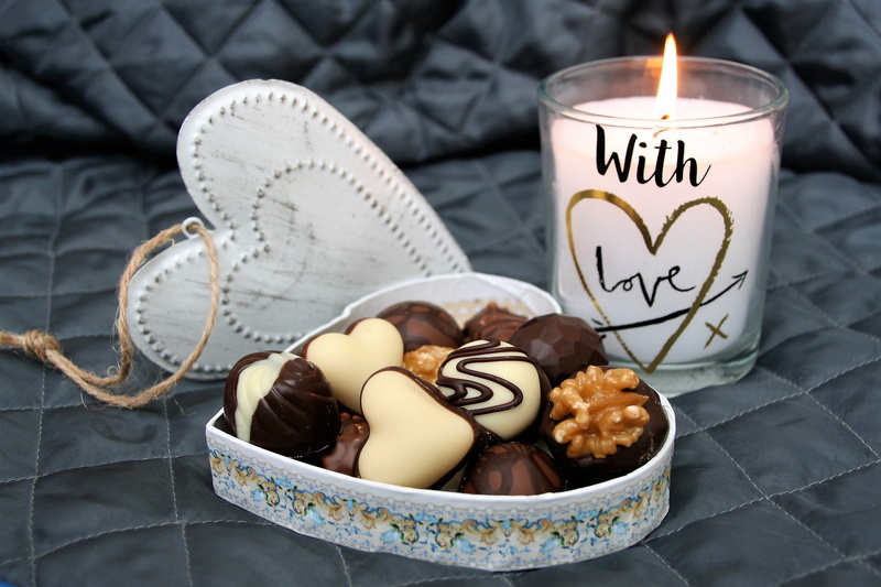 romantic, still life, lit, indoors, celebration, hope, odpakowane, wishes, 2K, heart, gift, candlelight, pastry, gray, mood, light, oh, food and drink