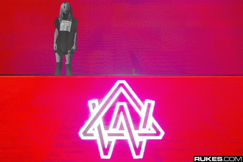 day, direction, walking, DJs, 1080P, city, standing, sign, one person, unrecognizable person, blonde, red, illuminated, indoors, guidance, blue, communication
