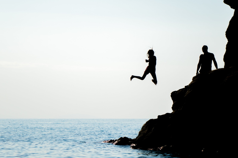 tranquil scene, beauty in nature, leisure activity, 5K, ocean, land, body, person, rock - object, woman, sea, horizon, solid, shore, beach, photo, diving