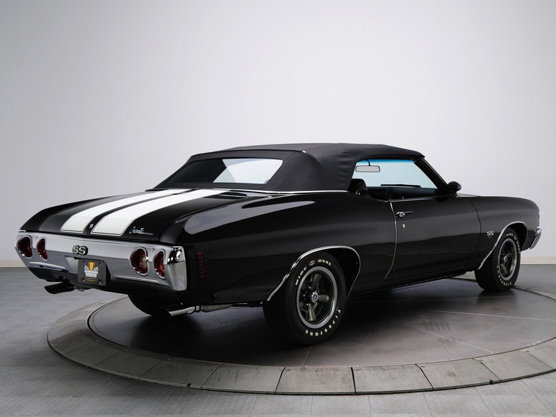 tire, studio shot, vintage car, vehicle, land vehicle, luxury, transportation, stationary, clear sky, no people, indoors, 720P, mode of transportation