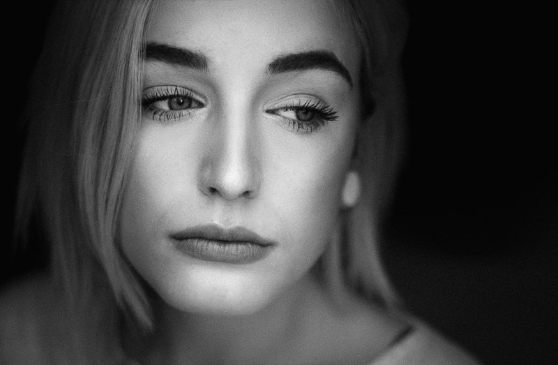 contemplation, young women, face, 720P, black background, human face, women, headshot, one person, close-up, front view, noisy, monochrome, blonde, body part