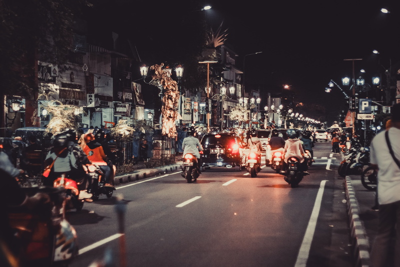 driving, lifestyles, architecture, roadway, street lights, crowd, outdoors, automobile, 5K, transportation system, buildings, transportation, city life