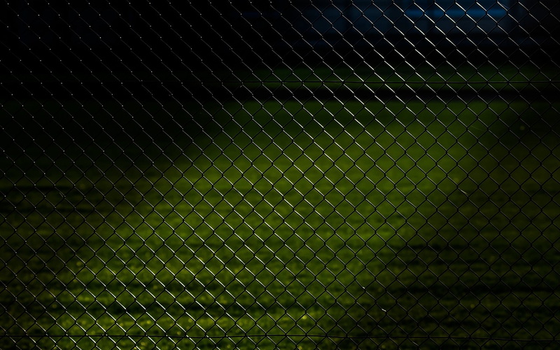 focus on foreground, protection, close-up, 720P, chainlink fence, full frame, pattern, safety, dark, steel, repetition, boundary, green color, barrier