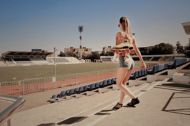 sneakers, women outdoors, rollerskates, stadium, 2K, sunglasses, blonde, jean shorts, women, T-shirt