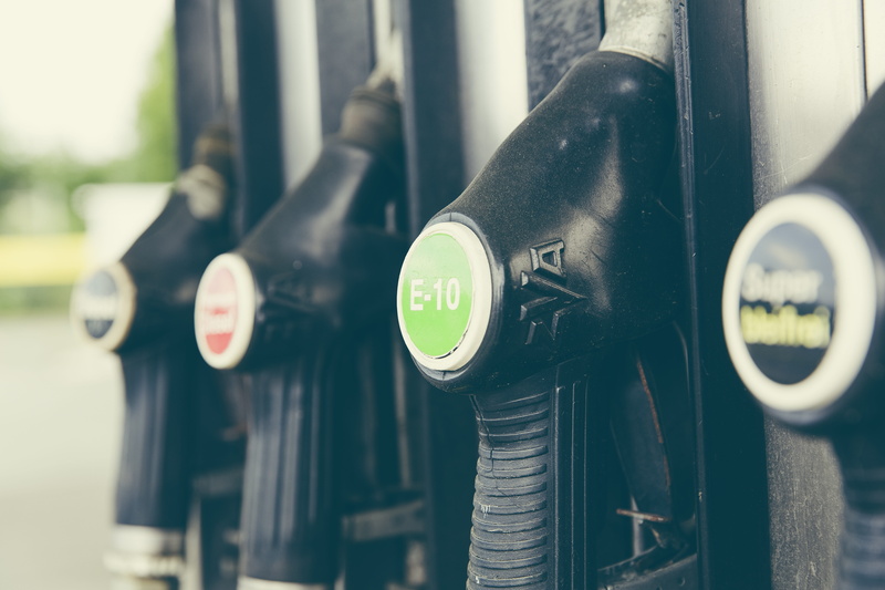 photo, oil price, industry, diesel, focus on foreground, petrol, transportation, no people, urban, 5K, communication, technology, petrol stations, outdoors