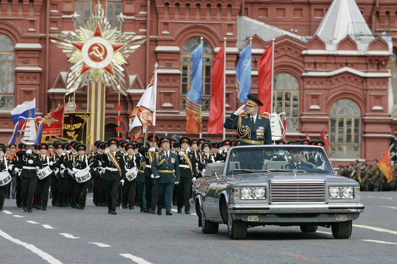 flags, real people, flag, government, rolls, March, architecture, coupe, 1080P, regiment, building exterior, outdoors, Russia, troops, royce, land vehicle
