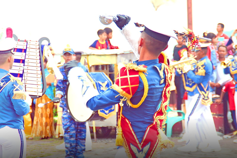 real people, band, men, people, musician, musical instrument, performance, music, costume, 1080P, clothing, artist, festival, adult, arts culture and entertainment