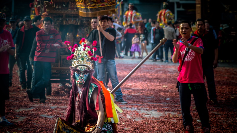 lifestyles, taoism, outdoors, leisure activity, women, 4K, focus on foreground, large group of people, men, standing, taiwan, festival, traditional clothing