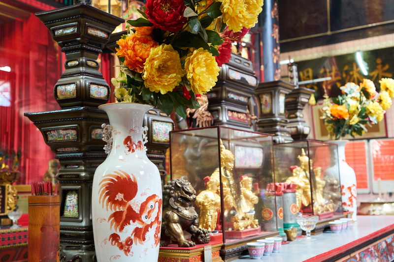 art, retail, for sale, vase, flower, beautiful, no people, human representation, perspective, great, historical, plant, decoration, building, arrangement