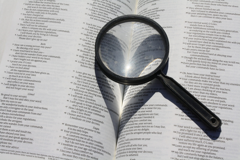 magninfier on book, no people, magnifying glass, newspaper, paper, education, analyzing, 4K, indoors, glass - material, publication, magnifier, opened book