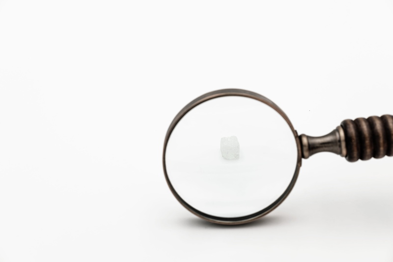 little, single object, retro, indoors, black color, increase, cable, eyesight, economical, to find, still life, see, medical instrument, technology, zoom