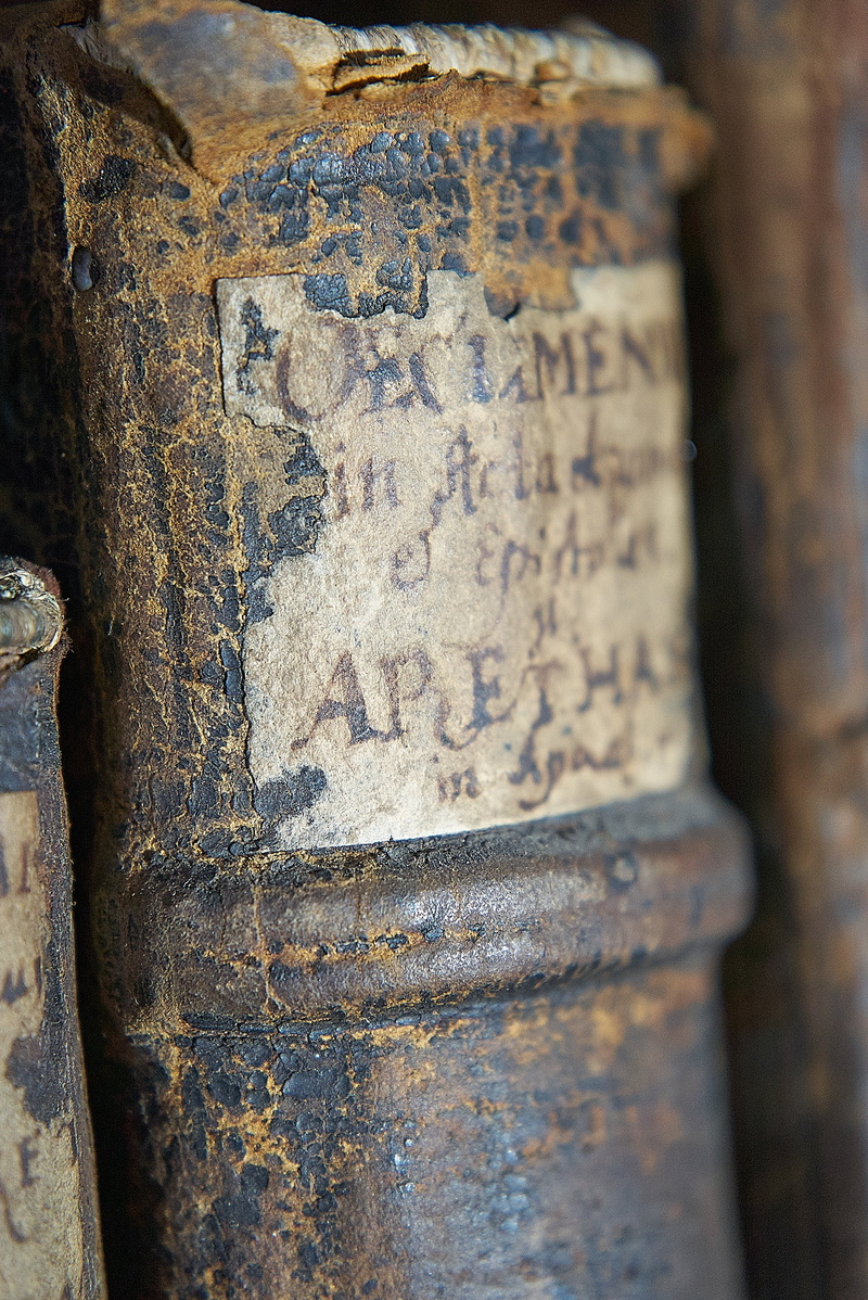 decline, day, rusty, craft, historically, pattern, deterioration, 4K, weathered, old book, antique, focus on foreground, no people, the past, old books