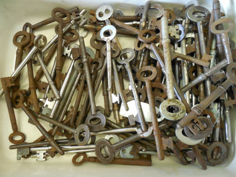 large group of objects, old, keys, lock, retro, 1080P, aged, key, victorian, collection, house, text, door, equipment, gold, access, antique, still life