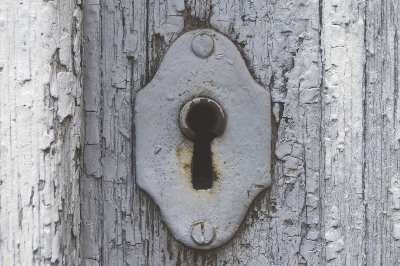 backgrounds, key, lock, safety, texture, knob, weathered, old, outdoors, rustic, rust, white, metal, no people, protection, iron, entrance, antique, wood