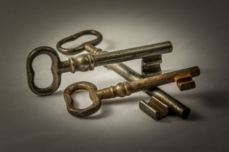 gray, antique, still life, weapon, safety, no people, locks to, studio shot, key, metal, keys, single object, gray background, group of objects, protection