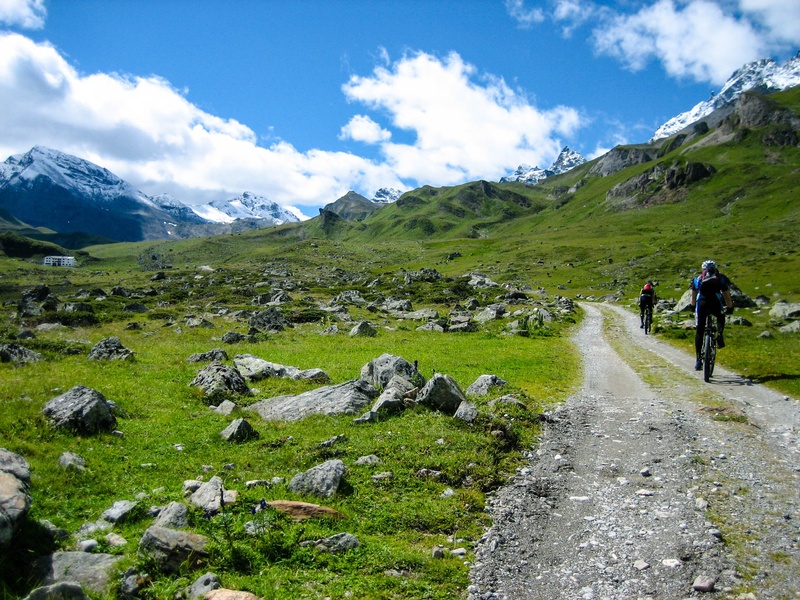 sky, landscape, grass, hiking, heidelberger hütte, men, walking, tour, mountain bike, outdoors, riding, dangerous, europe, summer, alpine, activity, real people
