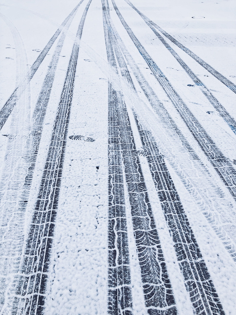 iphone x, no people, snowing, 4K, white, snow, white color, tire track, ski track, texture, daytime, winter, road prints, footprint, vsco, taken, wheel
