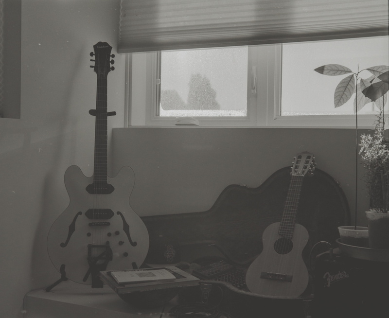 hp5, kodak, wall - building feature, 4K, bed, domestic room, home decor, argentique, medium format, room, inside, bass guitar, ilford, portra, musical equipment