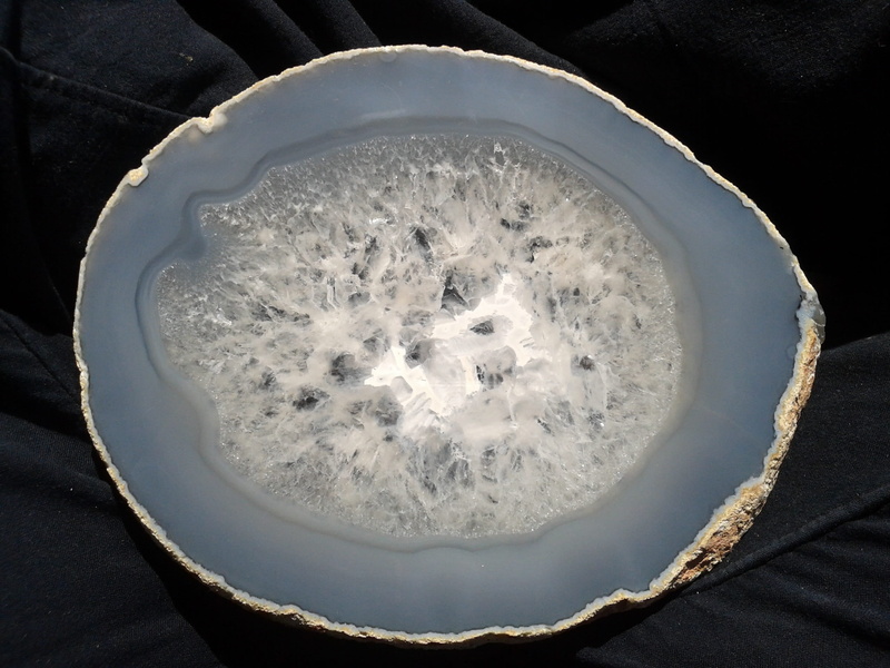pierre, geode, circle, healthy lifestyle, freshness, 2K, high angle view, mineral, black color, wellbeing, geology, no people, food, gray, close-up, roche