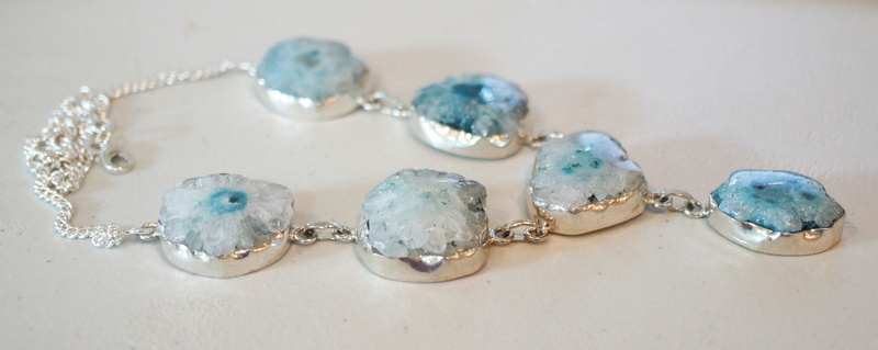 stone, jewel, close-up, setting, silver, shiny, chain, high angle view, natural, white, board, gemstone, 1080P, bezel, semiprecious, diamond - gemstone