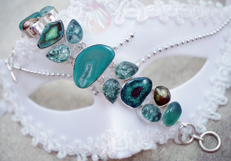 sterling, sterling silver, luxury, silver colored, table, green, crystal, point, pearl jewelry, 2K, still life, gemstones, silver, necklace, turquoise colored