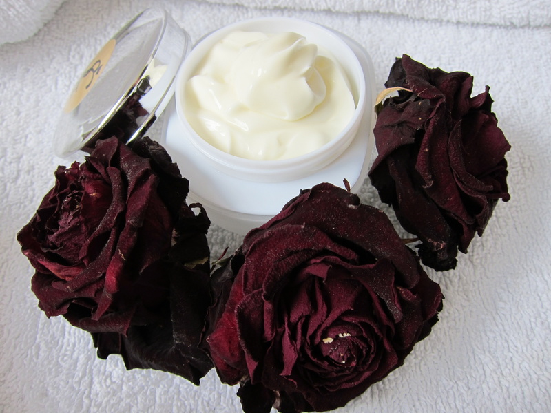 pamper, freshness, beauty in nature, cream, rose - Flower, indulgence, rose, flower head, plant, indoors, fragility, cream jar, cosmetic packaging, flowering plant