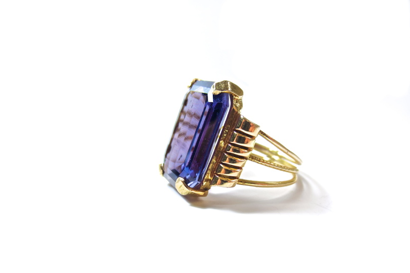 studio shot, lady, ring, attractive, purple, color, women, heavy, woman, jewellery, corundum, finger, vintage, female, design, stylish, glamour, metal