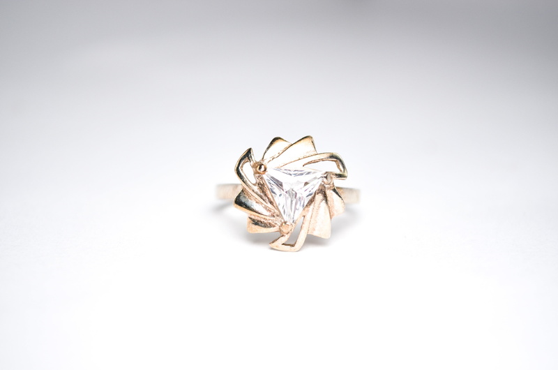 shine, shining, emotion, golden, engagement, expense, diamond ring, expensive, jewelry, celebration, single object, diamonds, diamond - gemstone, close-up