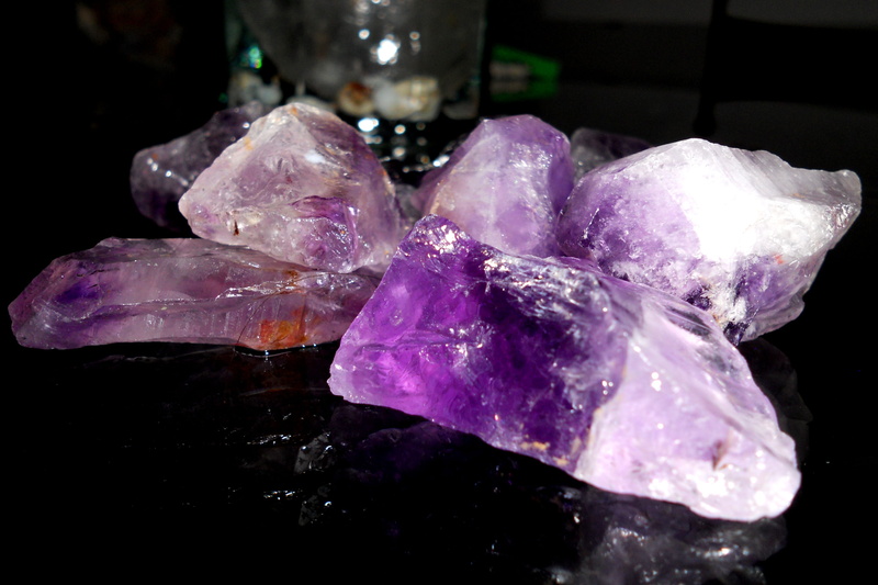 pink color, crystal, luxury, indoors, amethyst, geology, beauty in nature, nature, quartz, mineral, shiny, 2K, black background, purple, glass, jewelry